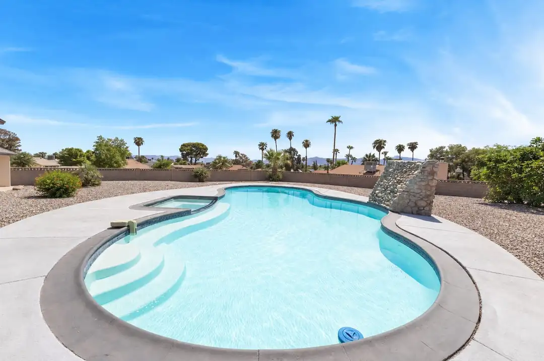Free-form pool in daylight